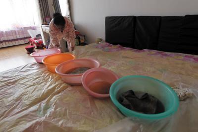 云和楼上漏水，住户失联，小区没物管，业主维权难！律师来支招……